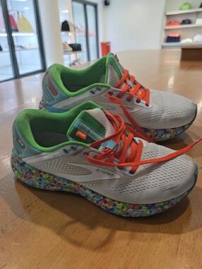 Brooks Running Shoes | Women’s Size 8 | Colorful Sole | Athletic Sneakers